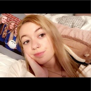 Meet your Posher, Holly